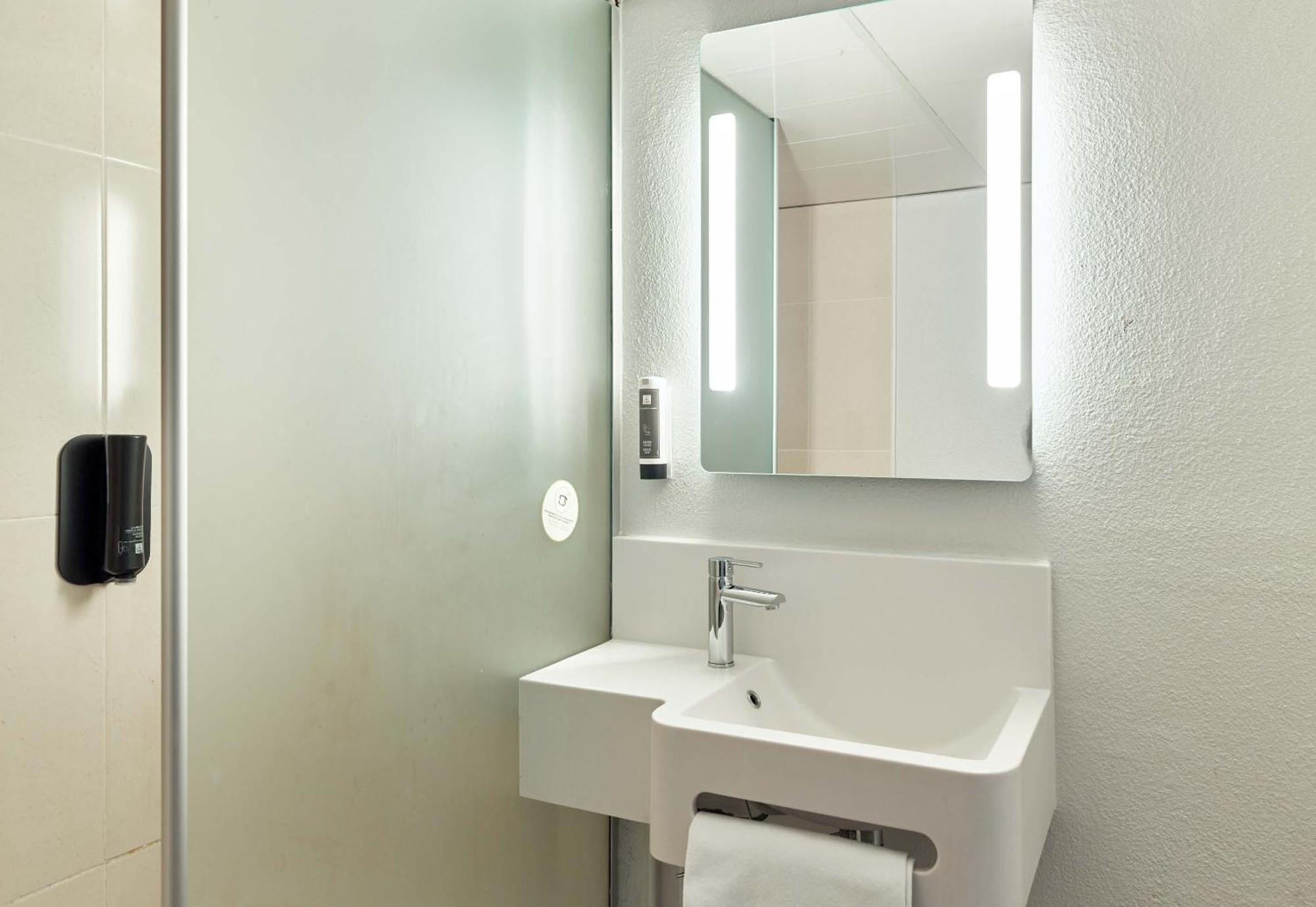 B&B Hotel Orly Rungis Aeroport 2 Etoiles Ngoại thất bức ảnh